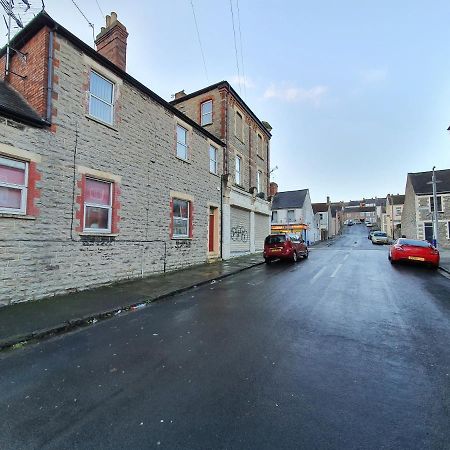 F3 2 Bedroomed Town House - Free Parking - Super 150 Mbps Wifi Near Gavin N Stacey Film House - 1 Free Dog Allowed Barry Eksteriør billede