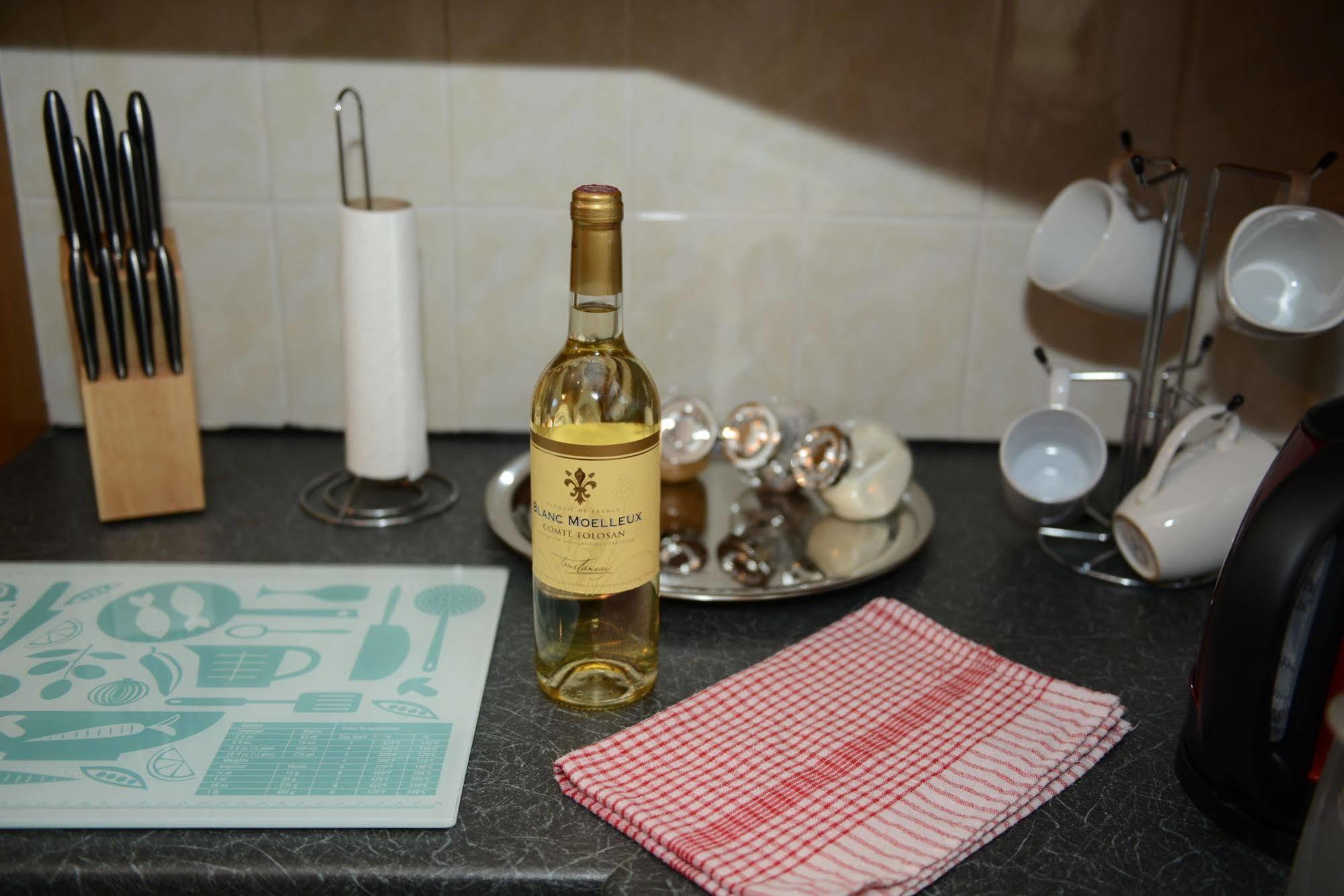 F3 2 Bedroomed Town House - Free Parking - Super 150 Mbps Wifi Near Gavin N Stacey Film House - 1 Free Dog Allowed Barry Eksteriør billede
