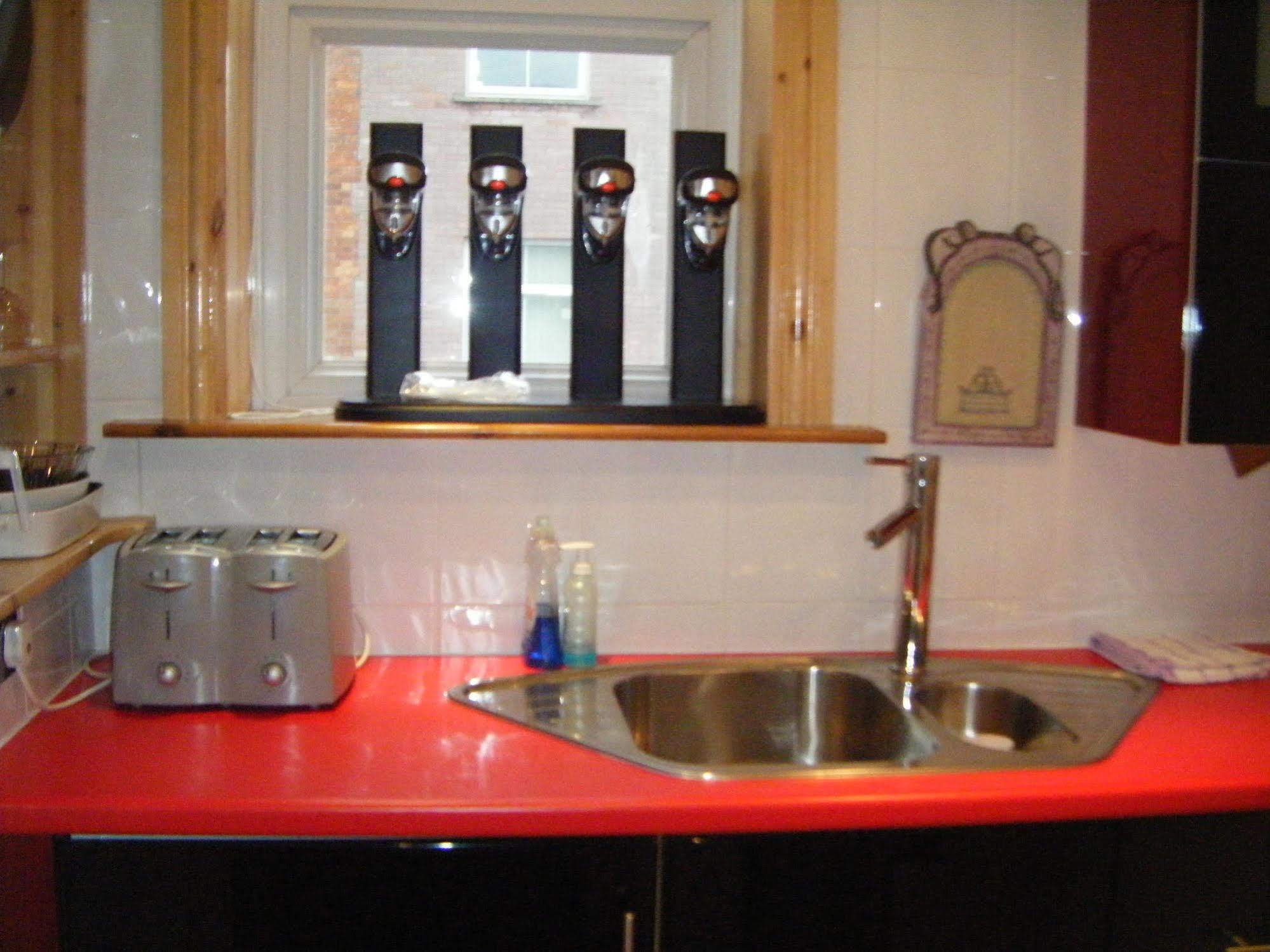 F3 2 Bedroomed Town House - Free Parking - Super 150 Mbps Wifi Near Gavin N Stacey Film House - 1 Free Dog Allowed Barry Eksteriør billede